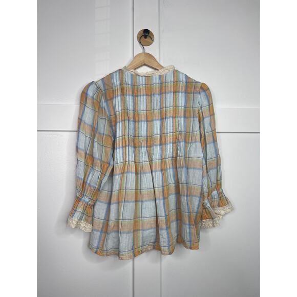 NEW Hunter Bell Pintuck 3/4 Sleeve Deep V-Neck Eyelet Trim Mia Plaid Top - Picture 6 of 7